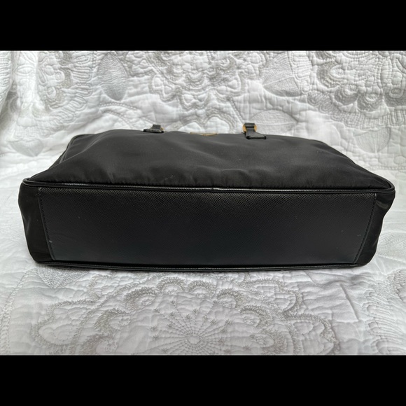 Authentic PRADA nylon bag - Picture 3 of 6